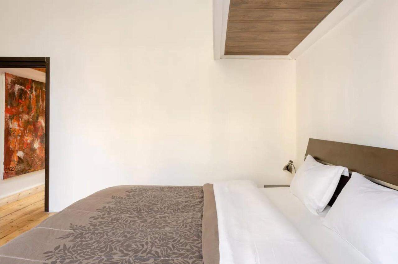 Lovely Dulcet Loft In Center Of Rustaveli Tbilisi Bagian luar foto