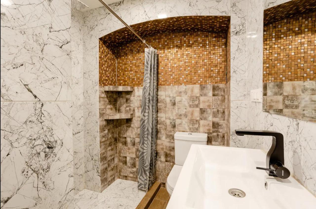 Lovely Dulcet Loft In Center Of Rustaveli Tbilisi Bagian luar foto