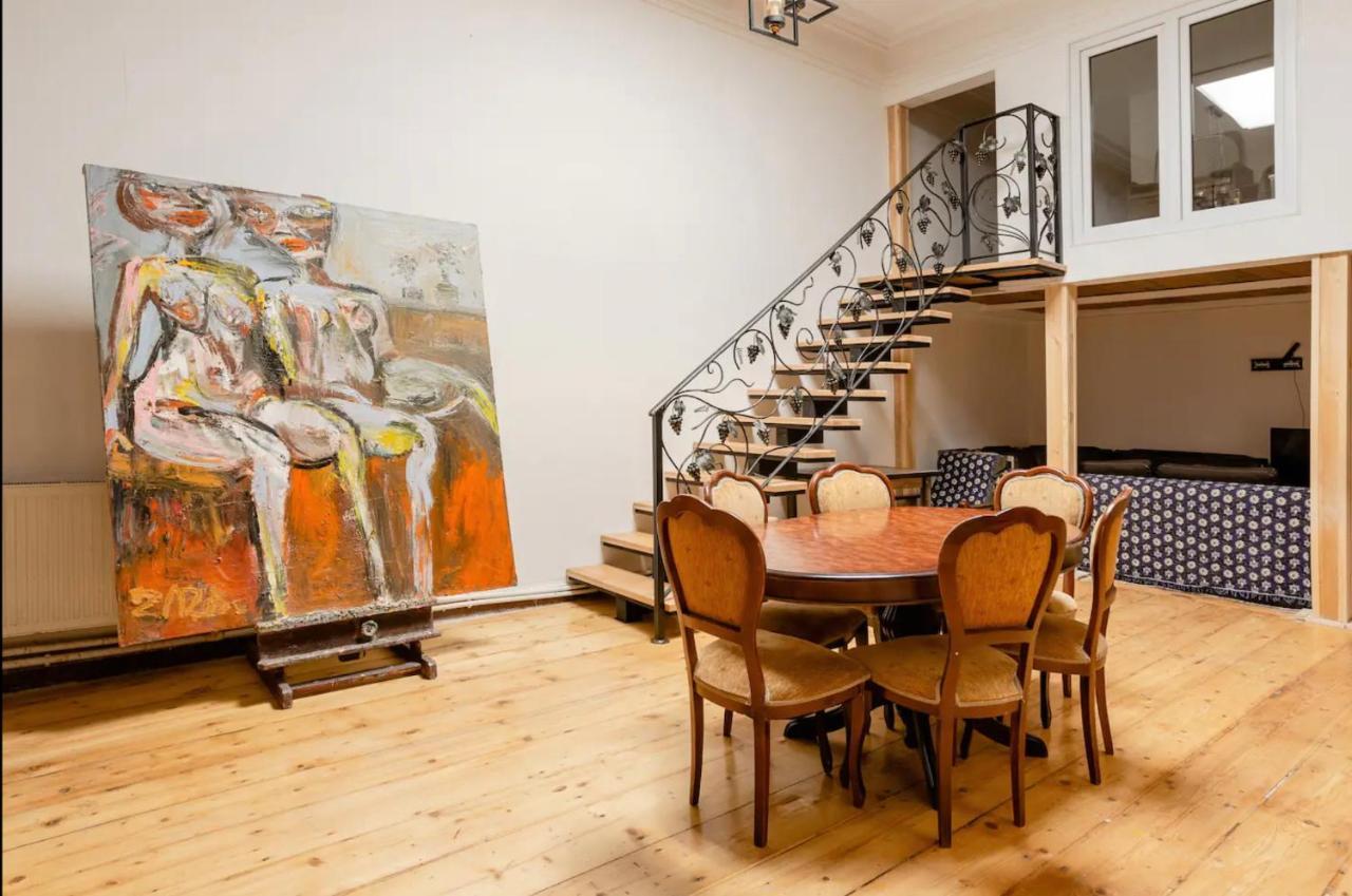 Lovely Dulcet Loft In Center Of Rustaveli Tbilisi Bagian luar foto